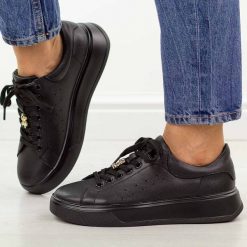 Czarne skórzane półbuty damskie Cambell 19379. Czarne półbuty damskie Cambell, na jesień, bez wzorów, z jeansu, bez obcasa, bez zapięcia. Za 239.00 zł.