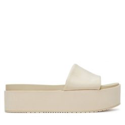 Klapki Calvin Klein Jeans. Klapki damskie Calvin Klein Jeans, bez wzorów, z jeansu, bez obcasa, bez zapięcia. Za 199.99 zł.