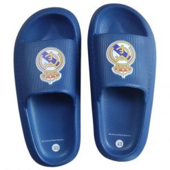 Real Madryt klapki Beach Pool Flip Flops Blue Eva granatowe. Niebieskie klapki damskie REAL MADRID, bez wzorów, bez obcasa, bez zapięcia. Za 99.00 zł.