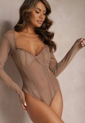 Beżowe Siateczkowe Body z Gorsetowymi Przeszyciami i Delikatną Falbanką Modulsa. Brązowe body i gorsety Renee, bez wzorów, z tiulu. Za 89.99 zł.