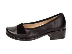 Czarne Polskie półbuty damskie Gregors 823. Czarne półbuty damskie GREGORS, na jesień, bez wzorów, z jeansu, bez obcasa, na płaskiej podeszwie, bez zapięcia. Za 349.00 zł.