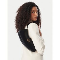 Torebka KARL LAGERFELD. Czarne torebki klasyczne damskie KARL LAGERFELD, bez dodatków. Za 1,099.00 zł.