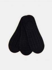 Prążkowane skarpetki 3 pack - czarny. Czarne skarpetki damskie Sinsay, bez wzorów, prążkowane. Za 9.99 zł.