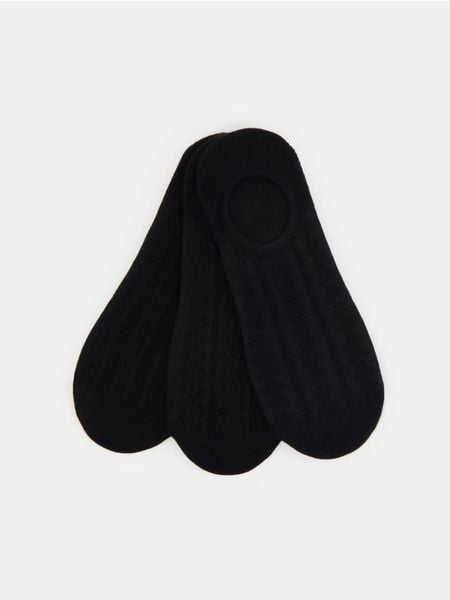 Prążkowane skarpetki 3 pack - czarny. Czarne skarpetki damskie Sinsay, bez wzorów, prążkowane. Za 9.99 zł.