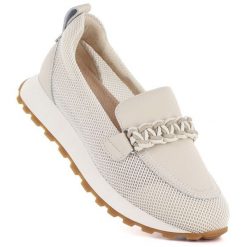 Skórzane półbuty damskie sportowe lordsy beżowe Cambell 19392. Brązowe półbuty damskie Cambell, w ażurowe wzory, ze skóry ekologicznej, bez obcasa, bez zapięcia. Za 199.99 zł.