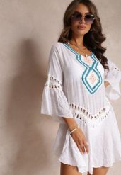 Biała Luźna Sukienka Mini Narzutka z Szydełkowym Zdobieniem Elvin. Białe sukienki damskie Renee, z aplikacjami, eleganckie, bez ramiączek. W wyprzedaży za 35.99 zł.