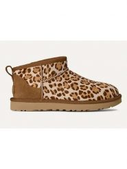 UGG Skórzane botki "Classic Ultra Mini" w kolorze jasnobrązowo-beżowym rozmiar: 40. Brązowe botki damskie Ugg, bez obcasa, bez zapięcia. Za 635.42 zł.