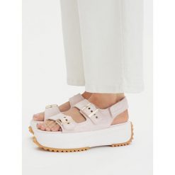 Sandały Converse. Czerwone sandały damskie Converse, bez wzorów, bez obcasa, na płaskiej podeszwie, bez zapięcia. Za 339.99 zł.