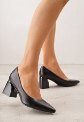 Czarne Czółenka na Geometrycznym Obcasie Oriphishis. Czarne czółenka damskie Born2be, bez wzorów, bez obcasa, na obcasie. Za 99.99 zł.