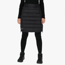 Spódnica turystyczna damska Swedemount Östersund Down Skirt 2.0 wodoodporna. Czarne spódnice damskie SWEDEMOUNT, bez wzorów, z puchu. Za 329.99 zł.