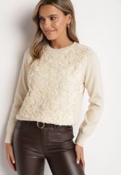 Jasnobeżowy Sweter z Wiskozą i Siateczkowymi Aplikacjami Hariena. Brązowe swetry klasyczne damskie Born2be, z wiskozy, bez kołnierzyka. Za 139.99 zł.
