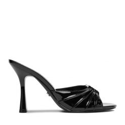 Klapki Juicy Couture. Czarne klapki damskie Juicy Couture, bez wzorów, bez obcasa, bez zapięcia. Za 249.99 zł.