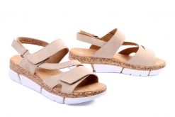 RIEKER V2366-60 beige, sandały damskie. Brązowe sandały damskie Rieker, bez wzorów, bez obcasa, bez zapięcia. Za 209.93 zł.