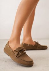 Ciemnobeżowe Mokasyny VICES ze Skórzaną Wkładką Ozdobione Wiązaniem Pireronei. Brązowe mokasyny damskie Born2be, z materiału, z okrągłym noskiem, bez obcasa. Za 99.99 zł.