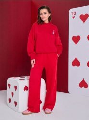 Spodnie materiałowe z szeroką nogawką - czerwony. Czerwone spodnie sportowe damskie Sinsay, l, bez wzorów, z materiału. W wyprzedaży za 22.99 zł.