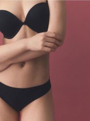 Bawełniane majtki figi 2 pack - czarny. Czarne figi Reserved, bez wzorów, z bawełny. W wyprzedaży za 35.99 zł.