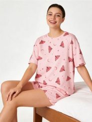 Piżama dwuczęściowa w ćmy - różowy. Czerwone piżamy damskie Sinsay, bez wzorów, bez ramiączek. W wyprzedaży za 29.99 zł.