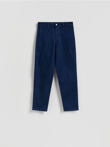 Jeansy chino - granatowy. Niebieskie jeansy damskie Reserved. W wyprzedaży za 79.99 zł.