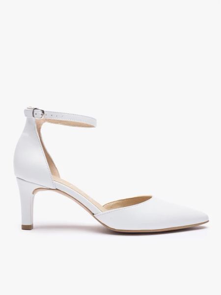 Białe ślubne czółenka ze skóry licowej. Białe czółenka damskie Ryłko, bez wzorów, z gumy, bez obcasa, na obcasie. Za 399.99 zł.