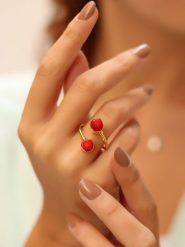 Pierres delicates Pozłacany pierścionek z turkusem rozmiar: onesize. Niebieskie pierścionki damskie Pierres delicates, z turkusem, pozłacane. Za 46.45 zł.