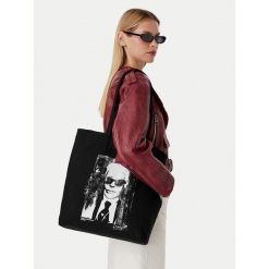 Torebka Karl Lagerfeld Jeans. Czarne shopper bag Karl Lagerfeld Jeans, bez wzorów, z jeansu, bez dodatków. Za 299.99 zł.