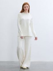 BGN Sweter w kolorze kremowym rozmiar: 38. Brązowe swetry klasyczne damskie BGN, ze splotem, bez kołnierzyka. Za 86.99 zł.
