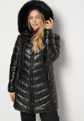 Czarna Pikowana Kurtka z Kapturem z Futerkiem Zorria. Czarne kurtki damskie Born2be, plus size, bez wzorów, z dzianiny, z kapturem. Za 229.99 zł.