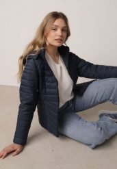 Granatowa Klasyczna Kurtka Przejściowa z Pikowaniem i Odpinanym Kapturem Pretiella. Niebieskie kurtki damskie Born2be, l, bez wzorów, z jeansu. Za 119.99 zł.