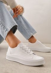 Białe Klasyczne Trampki na Żłobionej Podeszwie Levanatia. Białe trampki damskie Renee, bez wzorów, z jeansu, bez zapięcia. Za 69.99 zł.