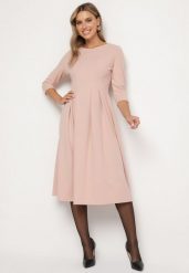 Różowa Rozkloszowana Sukienka Ozdobiona Przeszyciami Reamira. Czerwone sukienki damskie Born2be, bez wzorów, eleganckie, bez ramiączek. W wyprzedaży za 76.49 zł.