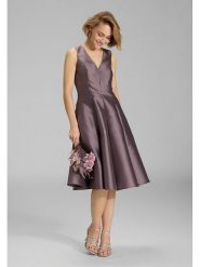 SWING Sukienka w kolorze fiołkowym rozmiar: 42. Różowe sukienki damskie Swing, bez wzorów, bez ramiączek. Za 389.95 zł.
