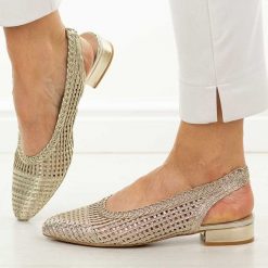 Złote przewiewne baleriny damskie T.Sokolski 147. Żółte balerinki damskie Sokolski, w ażurowe wzory, z jeansu. Za 179.00 zł.