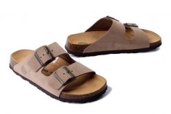 DR. BRINKMANN 600130-08 beige, klapki damskie. Brązowe klapki damskie Dr. Brinkmann, bez wzorów, ze skóry, bez obcasa, bez zapięcia. Za 284.90 zł.
