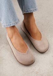 Beżowe Balerinki Barefoot z Wycięciem V przy Nosku Indira. Brązowe balerinki damskie Renee, bez wzorów. Za 99.99 zł.