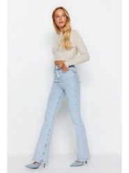 Trendyol Dżinsy - Flare fit - w kolorze błękitnym rozmiar: 32. Niebieskie jeansy damskie Trendyol, z podwyższonym stanem. Za 96.60 zł.