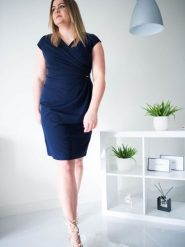Sukienka Model Oktawia Navy - Jersa. Niebieskie sukienki damskie Jersa, bez wzorów, z elastanu, bez ramiączek. Za 403.41 zł.
