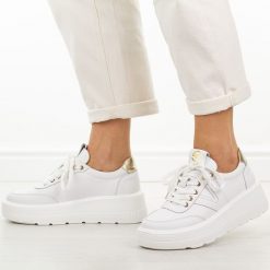 Białe skórzane sneakersy damskie na platformie Vinceza 39976. Białe obuwie sportowe damskie VINCEZA, na lato, z dresówki, bez zapięcia. Za 239.00 zł.