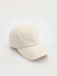 Czapka z daszkiem - złamana biel. Czapki z daszkiem damskie Reserved, bez wzorów. Za 59.99 zł.
