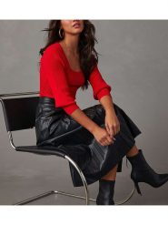 Milan Kiss Sweter w kolorze czerwonym rozmiar: M. Czerwone swetry klasyczne damskie Milan Kiss, m, bez kołnierzyka. Za 126.99 zł.