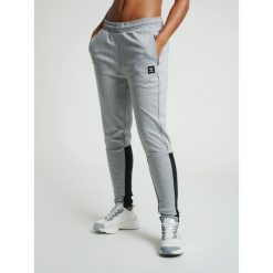 Spodnie do biegania Hummel slim Lessi. Szare spodnie sportowe damskie Hummel, xs, bez wzorów, z dresówki, do biegania. Za 204.00 zł.