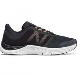 New Balance WX715BK3. Czarne obuwie sportowe damskie New Balance, z materiału. W wyprzedaży za 199.99 zł.