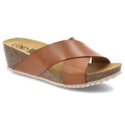 Brązowe Klapki Hee Stylowe Obuwie Damskie Na Koturnie. Brązowe klapki damskie Hee, bez wzorów, z jeansu, bez obcasa, na koturnie, bez zapięcia. Za 229.00 zł.