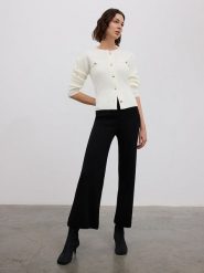 BGN Spodnie w kolorze czarnym rozmiar: 40. Czarne spodnie materiałowe damskie BGN, bez wzorów, z materiału. Za 117.45 zł.