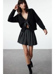 Trendyol Kardigan w kolorze czarnym rozmiar: M. Czarne kardigany damskie Trendyol, m, bez wzorów. Za 118.28 zł.