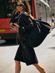 4F Torba treningowa (ok. 35 L) 4F x Anna Lewandowska - czarna Uniwersalny. Czarne torby sportowe 4F, bez wzorów. Za 249.99 zł.