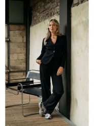 &Co Woman Spodnie "Perfaite" w kolorze czarnym rozmiar: L. Czarne spodnie materiałowe damskie &Co Woman, bez wzorów, z materiału. Za 304.99 zł.