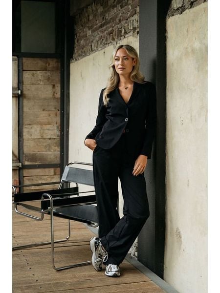 &Co Woman Spodnie "Perfaite" w kolorze czarnym rozmiar: S. Czarne spodnie materiałowe damskie &Co Woman, bez wzorów, z materiału. Za 174.95 zł.