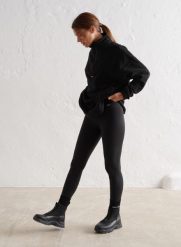 Damskie legginsy wysoki stan, drapane wewnątrz, second skin Warming czarny. Czarne legginsy damskie Aim'n, s, bez wzorów, z elastanu. Za 339.00 zł.