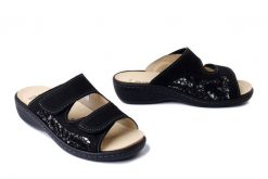 DR. BRINKMANN 700604-01 schwarz, klapki damskie. Czarne klapki damskie Dr. Brinkmann, bez wzorów, ze skóry, bez obcasa, bez zapięcia. Za 394.90 zł.