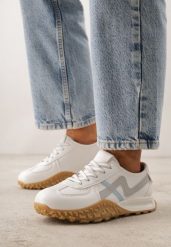 Białe Sneakersy z Abstrakcyjną Podeszwą z Tłoczeniem i Ozdobnymi Paskami Emaliane. Białe obuwie sportowe damskie Born2be, bez zapięcia. Za 84.99 zł.